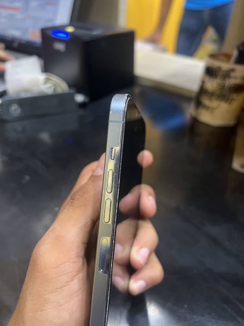 Apple iPhone 13 Pro Max 4