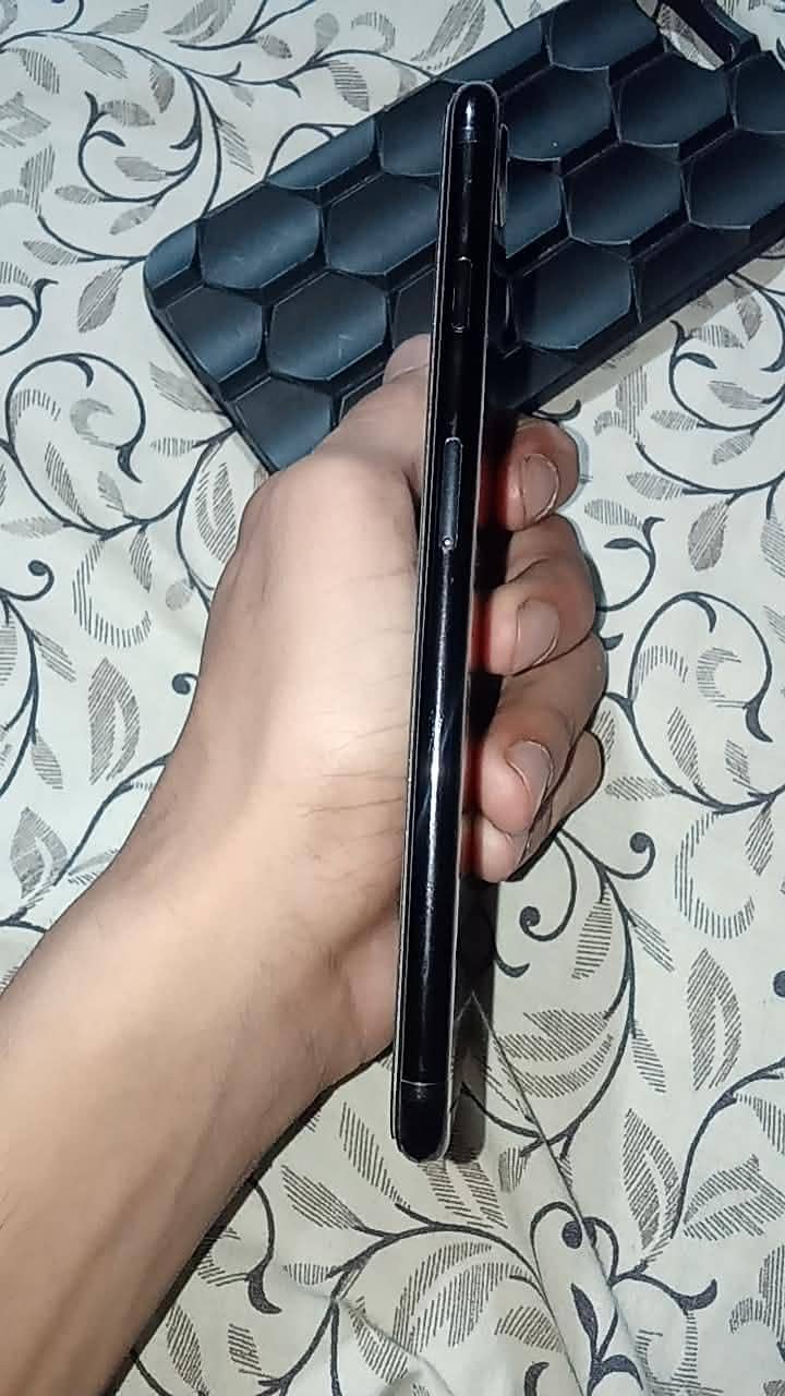 Apple iPhone 7 Plus 1
