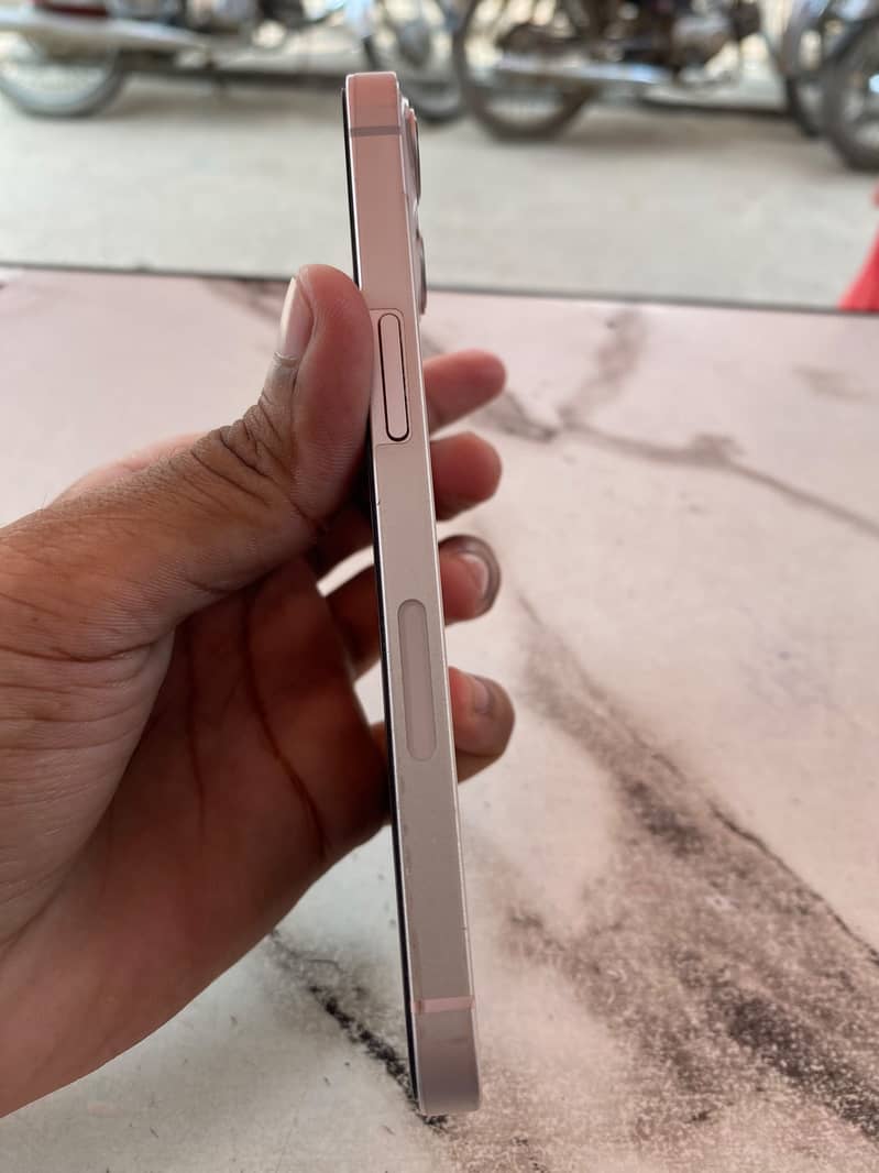 iPhone 13 2