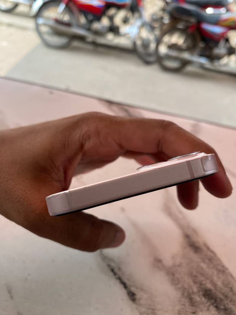 iPhone 13 3