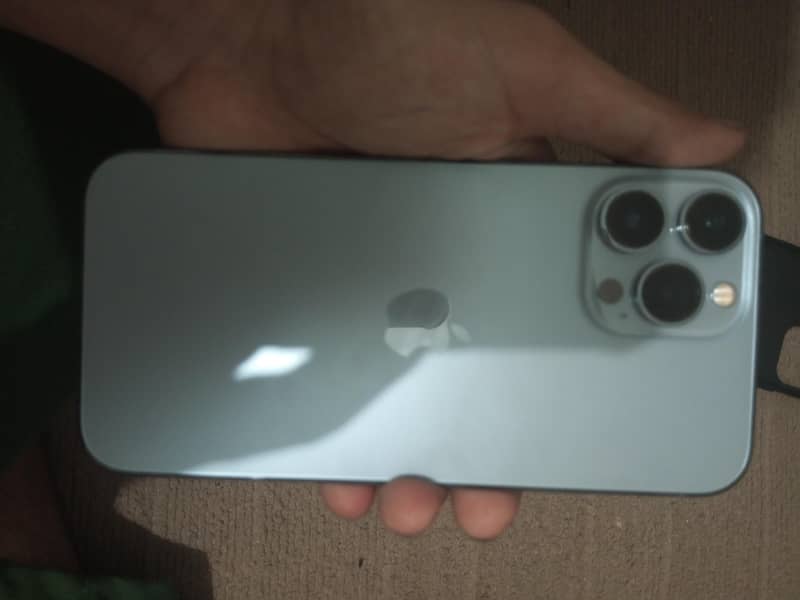 Apple iPhone 13 Pro Max 2