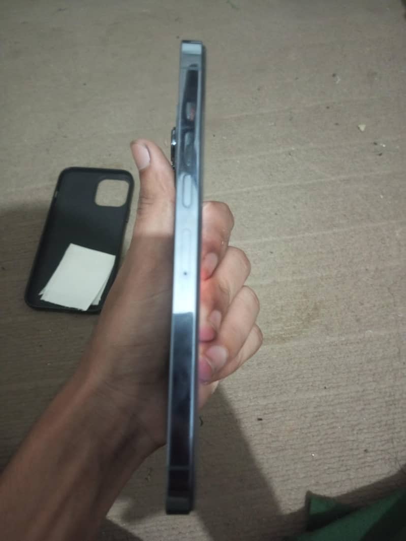 Apple iPhone 13 Pro Max 4