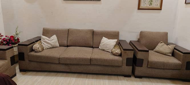 7 seater sofa set in chinar Bagh raiwind road Lahore