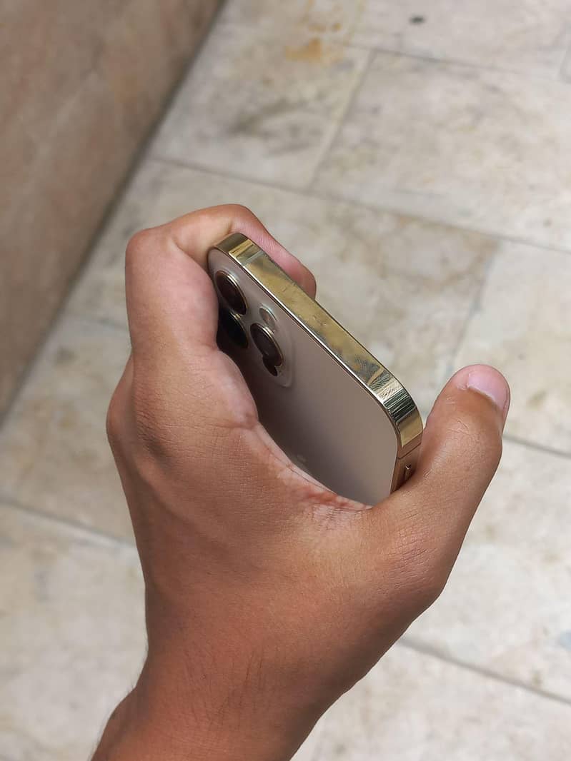 Apple iPhone 12 Pro 4