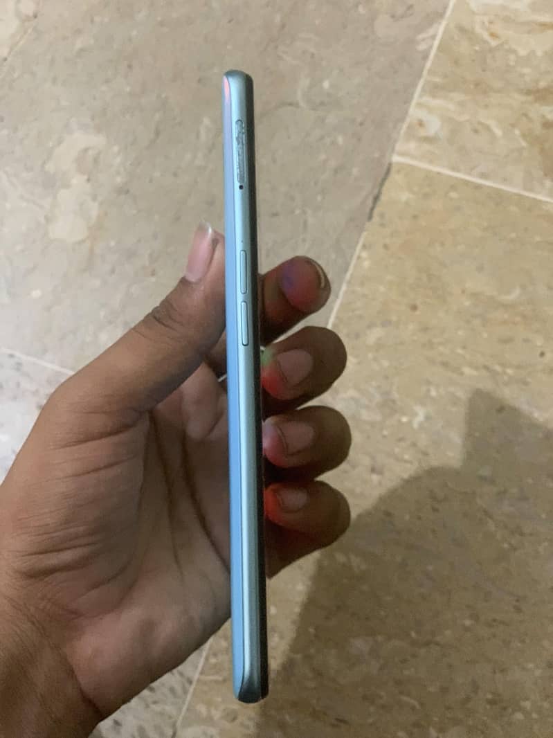 OPPO A76 1