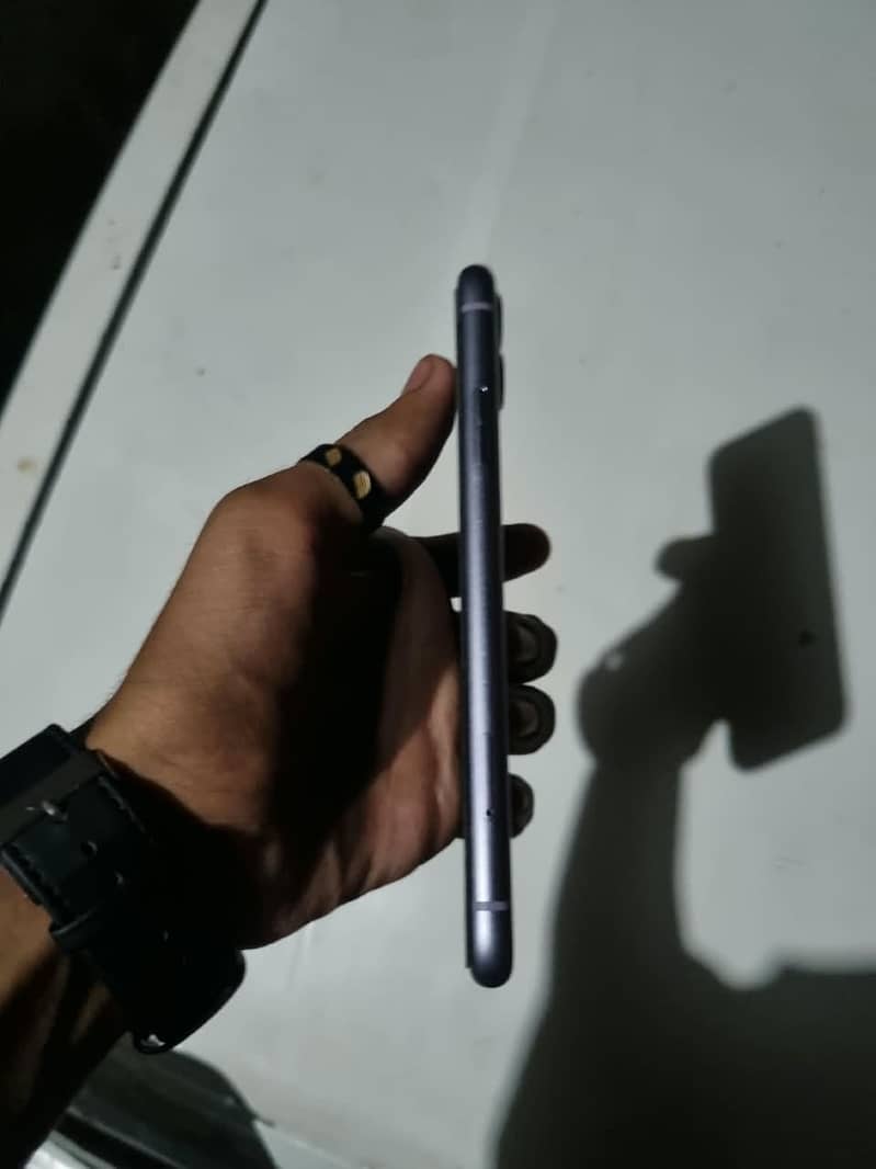 Apple iPhone 11 3