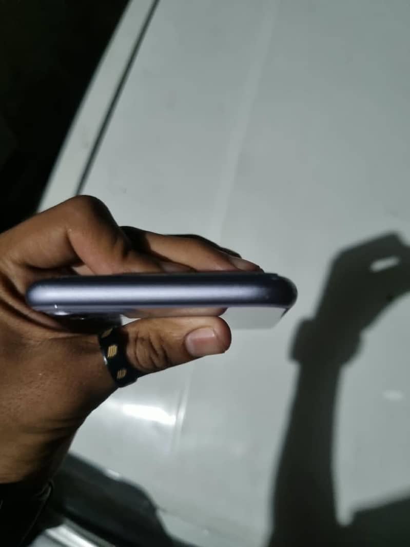 Apple iPhone 11 4