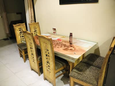 6 sitter Dining table
