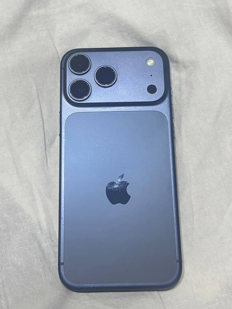 iPhone 17 Pro Max JV 0