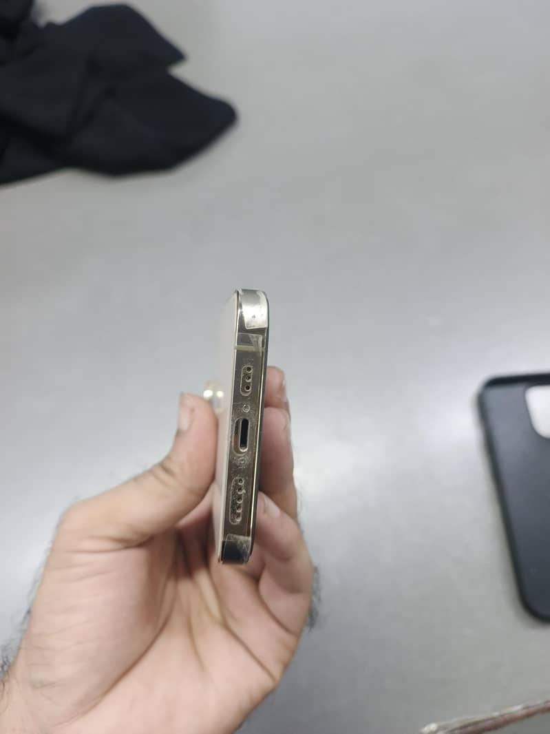 Apple iPhone 13 Pro 2