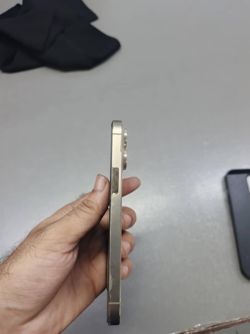 Apple iPhone 13 Pro 4