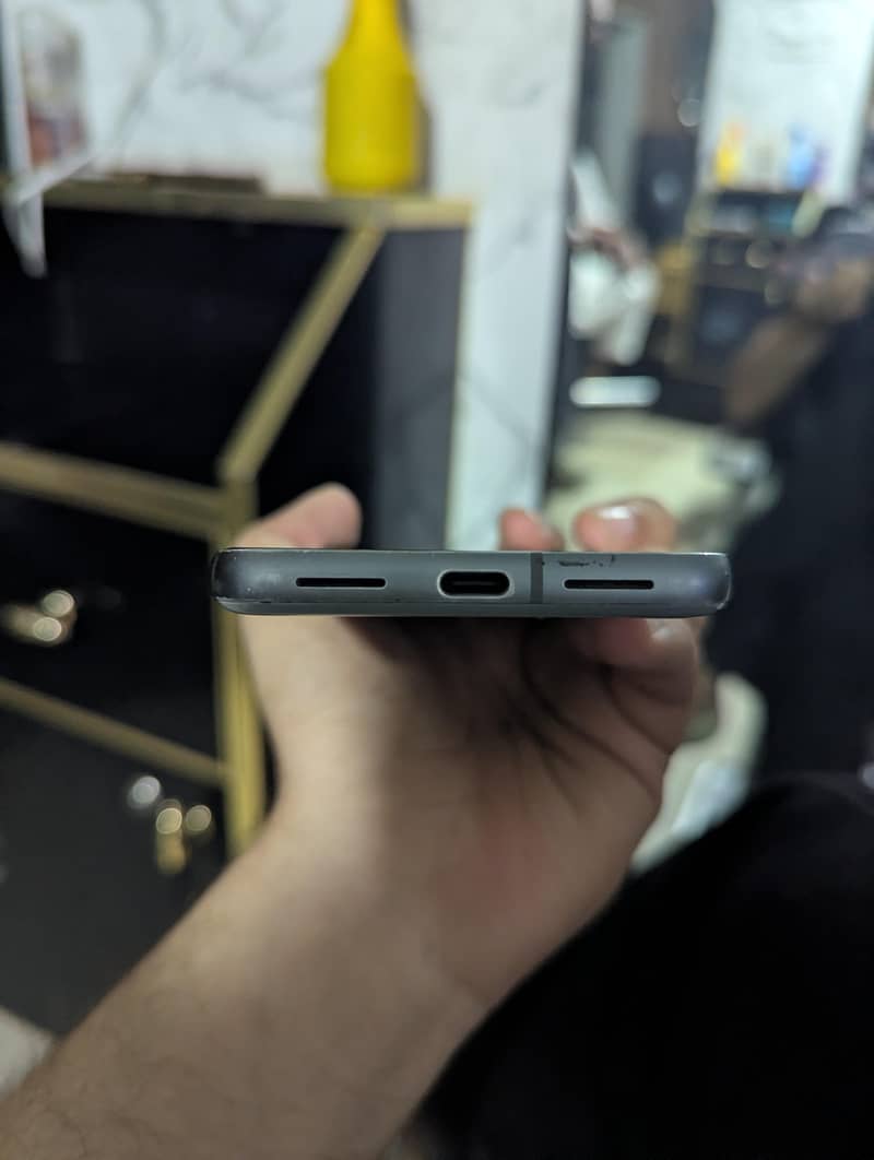 Google Pixel 8 4
