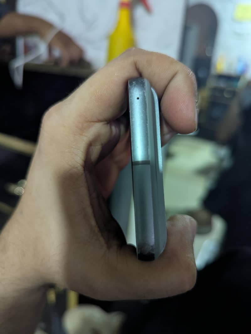 Google Pixel 8 6