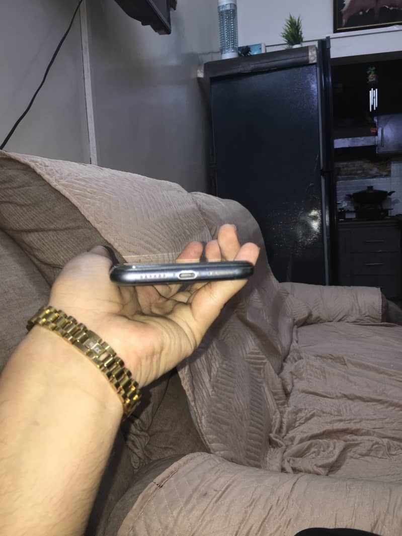 Apple iPhone 11 3