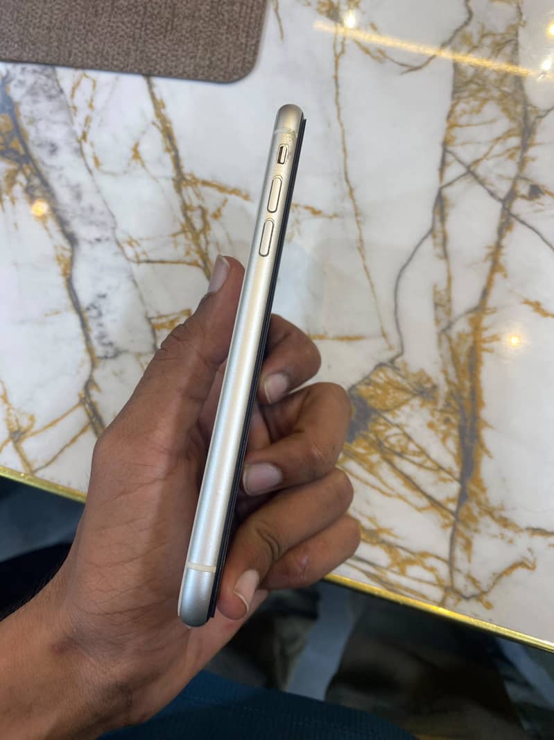 Apple iPhone 11 2