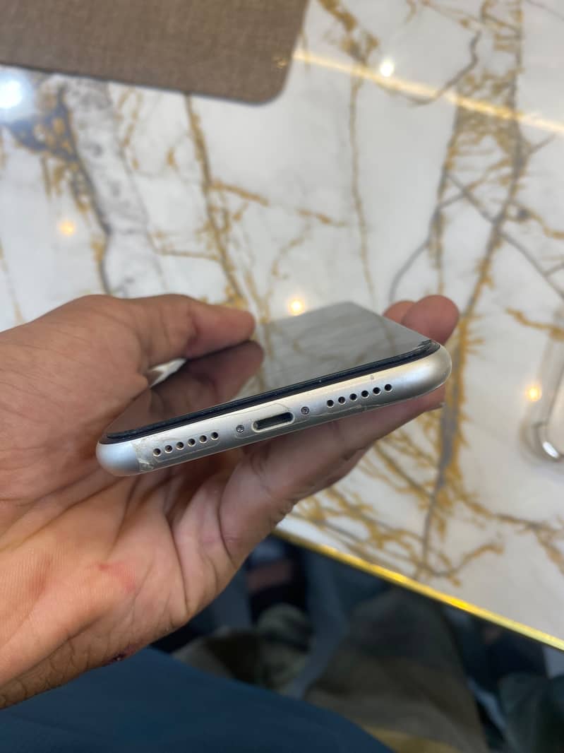 Apple iPhone 11 5
