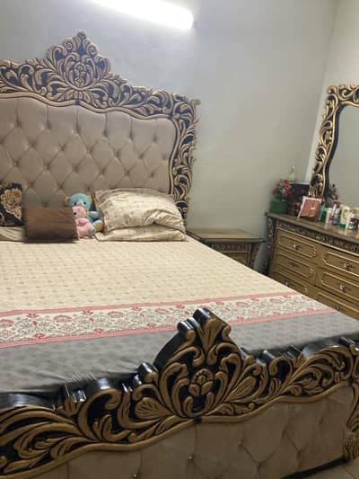 bedroom set kingsize bed side table or dressing table