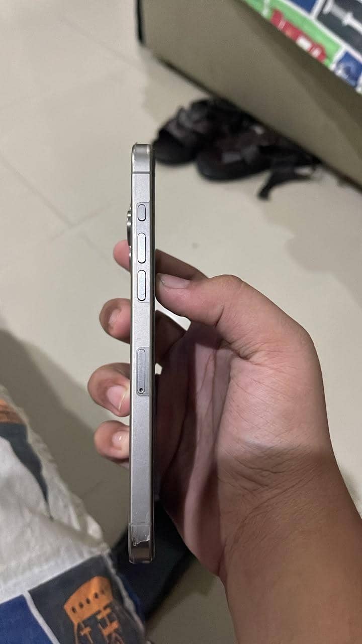 Apple iPhone 15 Pro Max 2