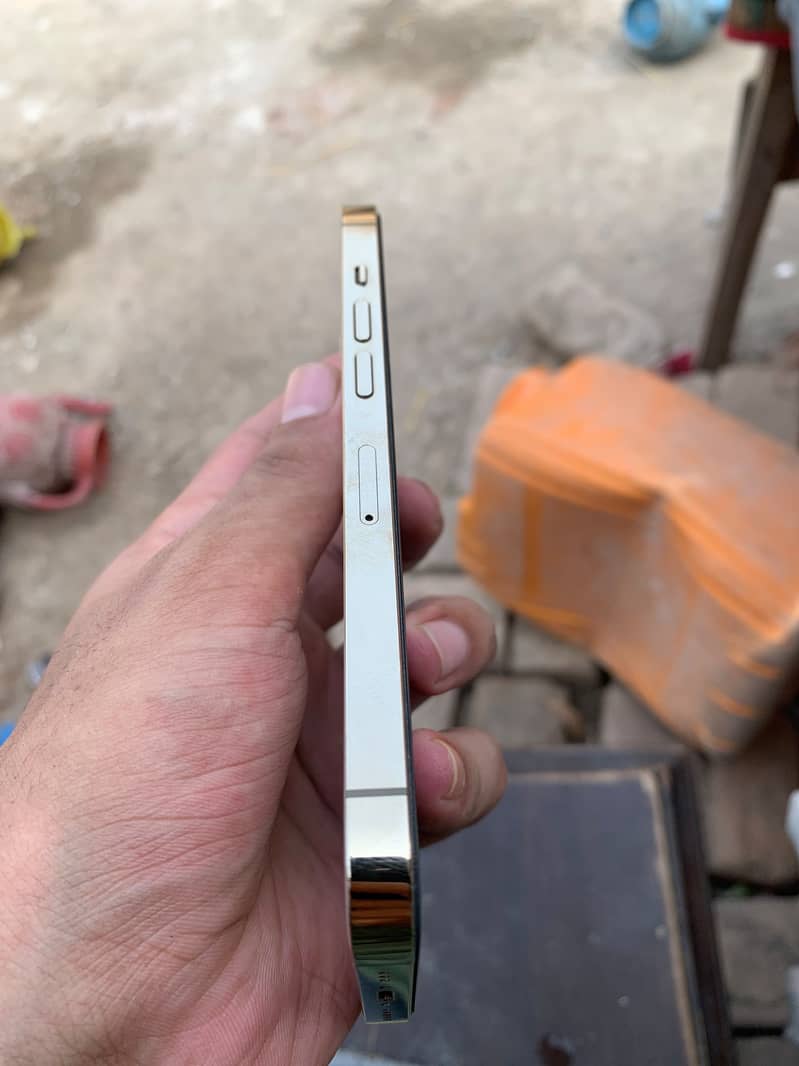 iPhone 13 Pro jv 14