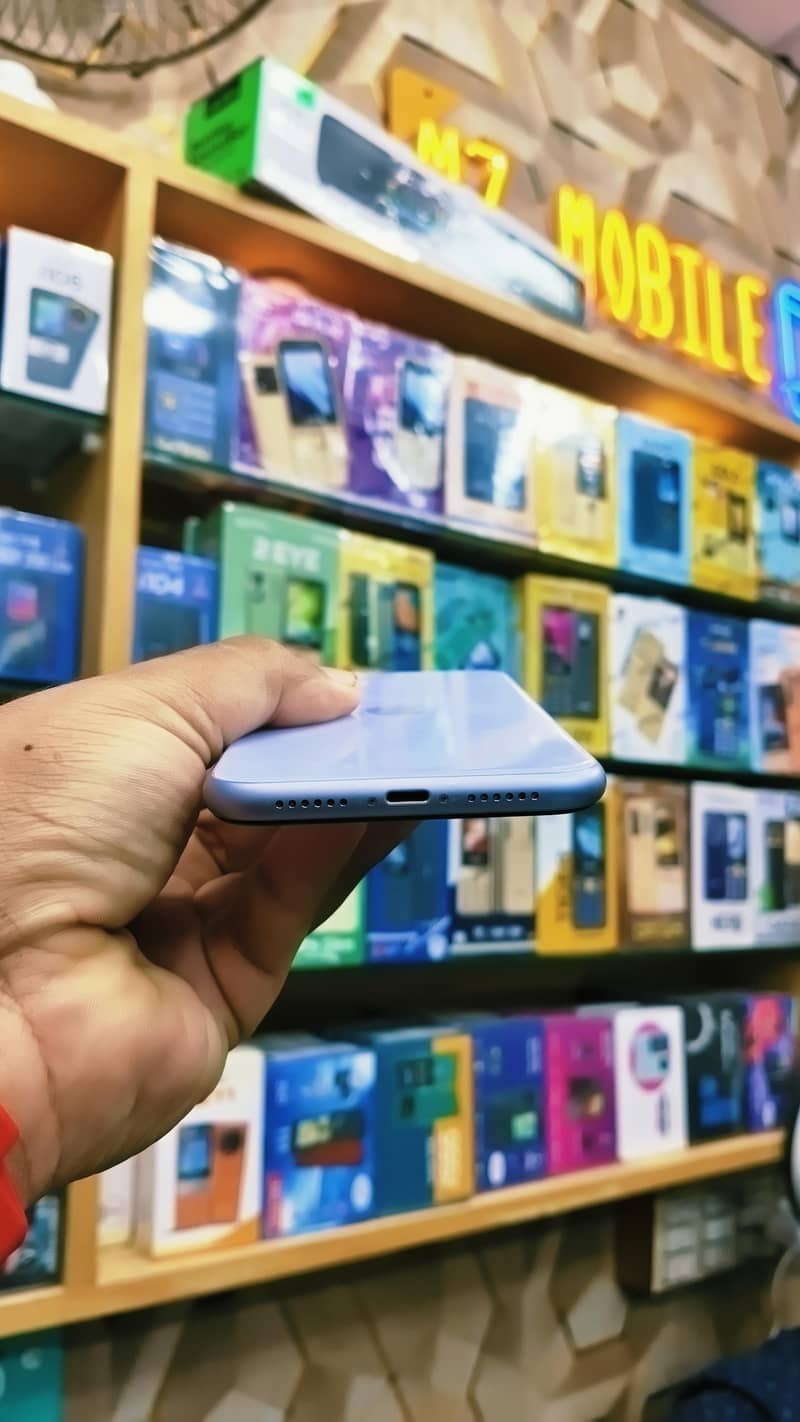 Apple iPhone 11 4
