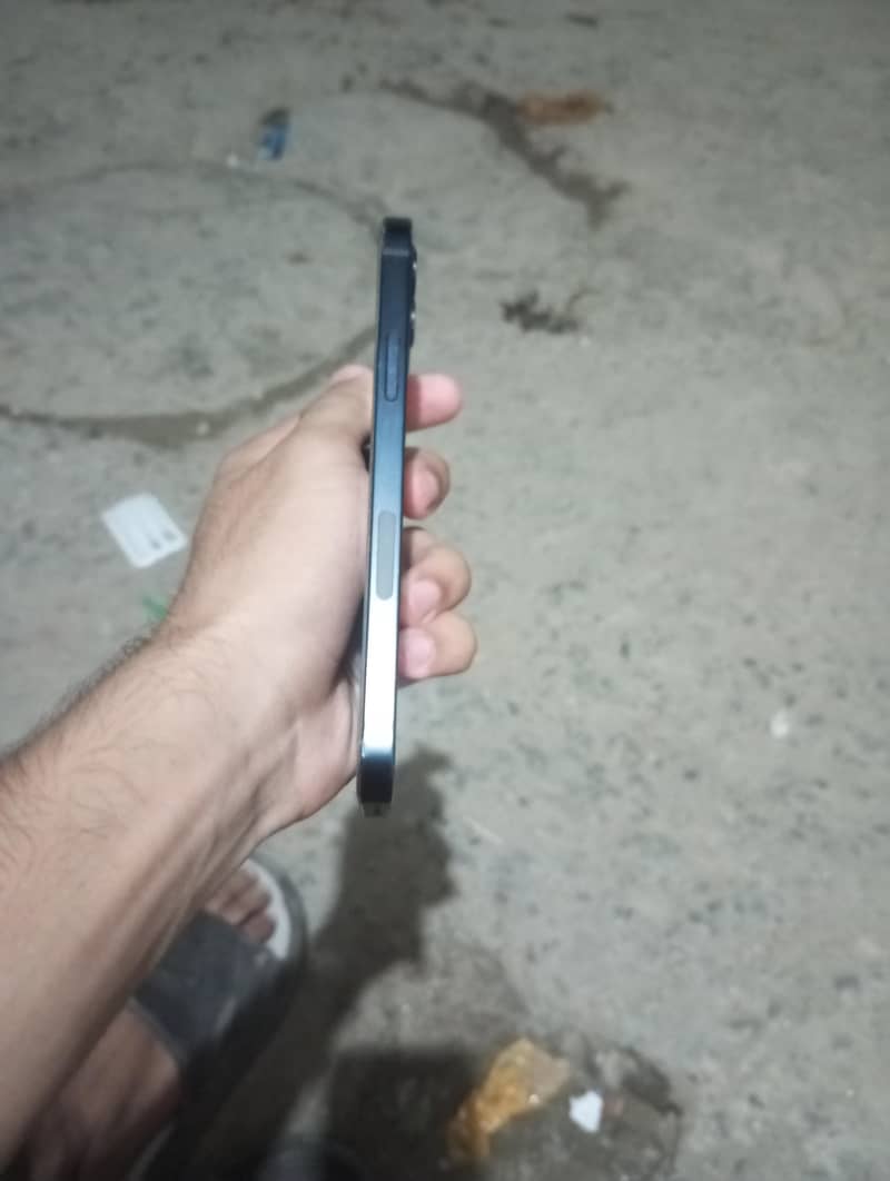 Apple iPhone 12 4