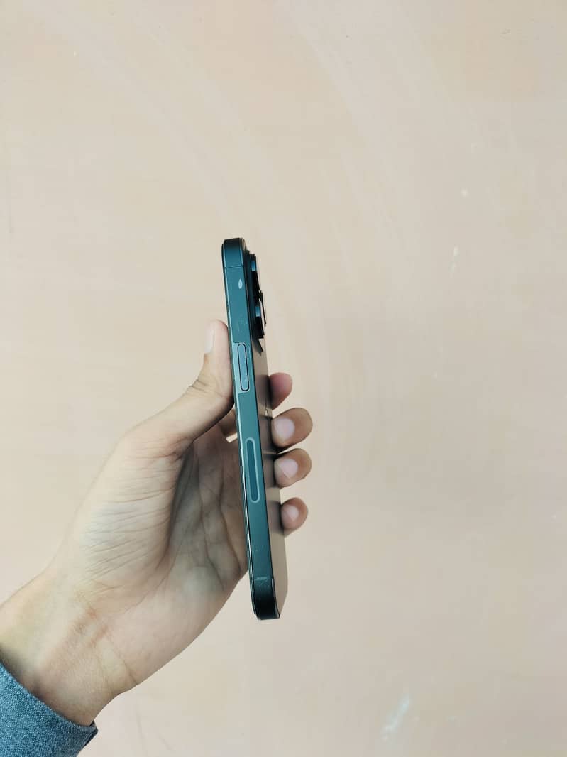 Apple iPhone 14 Pro 2
