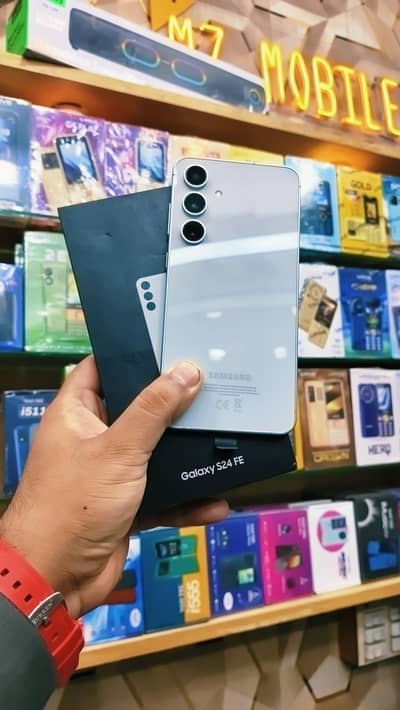 Samsung Mobile S24 fE