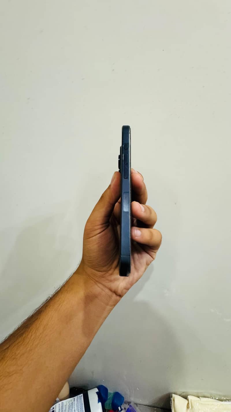 Apple iPhone 15 Pro 2