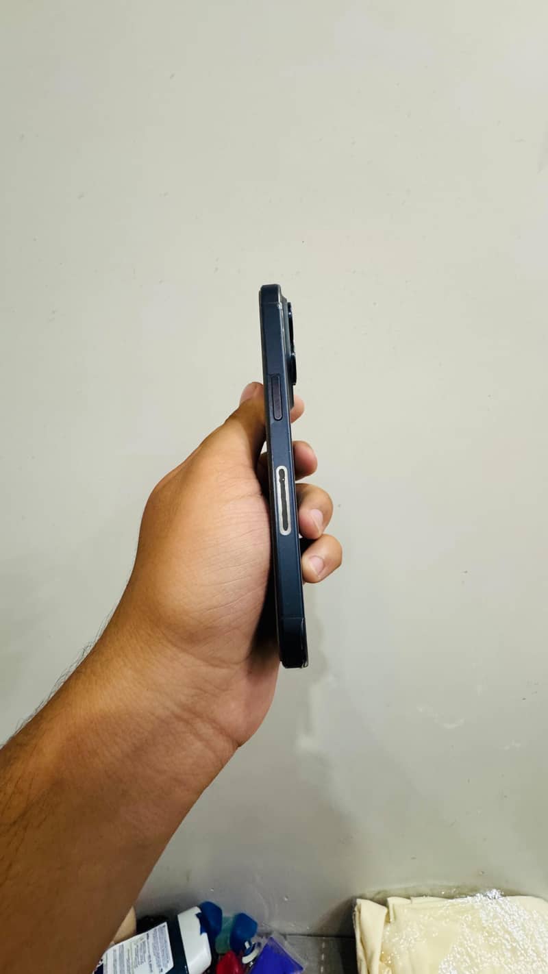 Apple iPhone 15 Pro 3