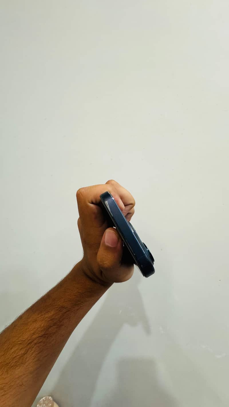 Apple iPhone 15 Pro 4