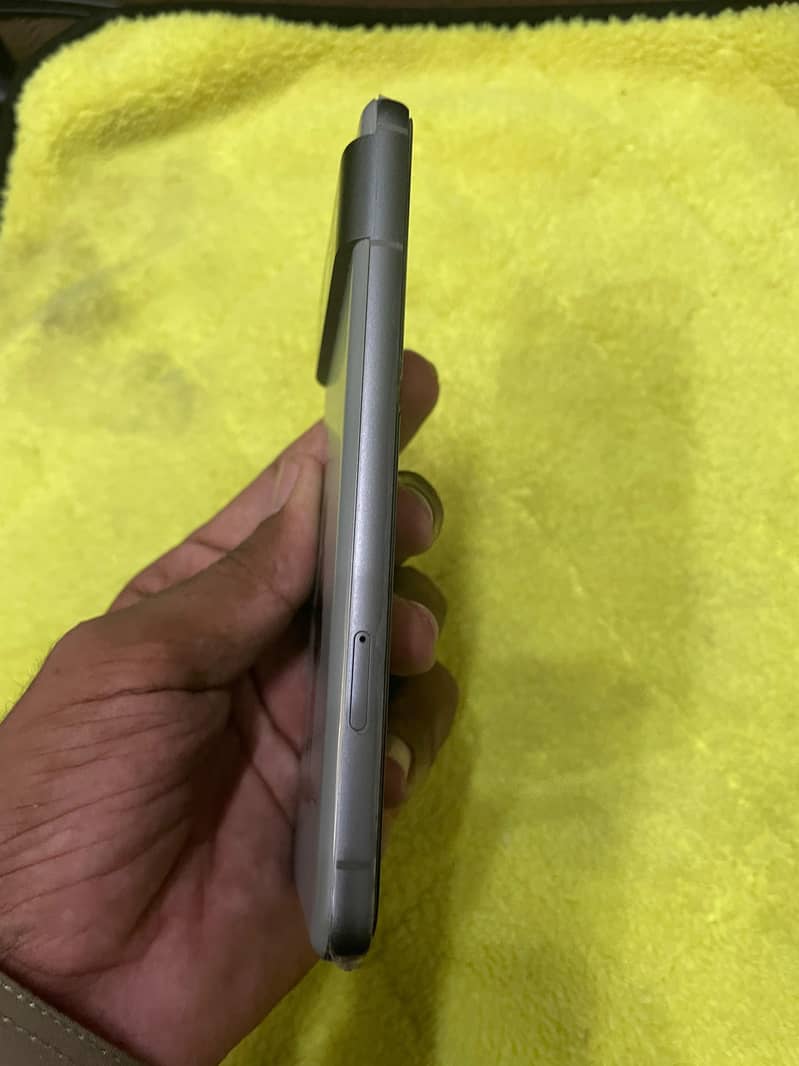 Google Pixel 8 6
