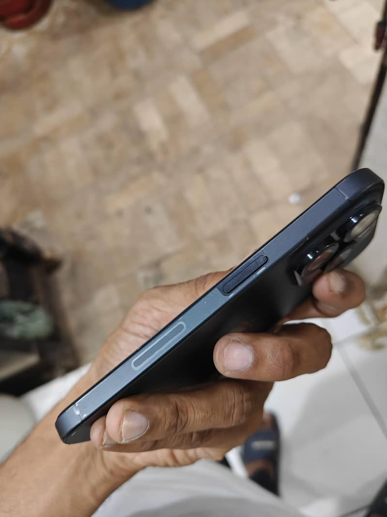 Apple iPhone 15 Pro 3