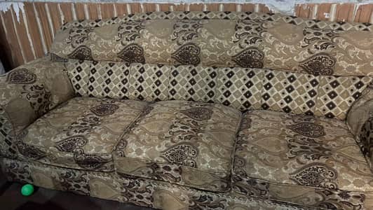 sofa set 7 seater,good condition but used.