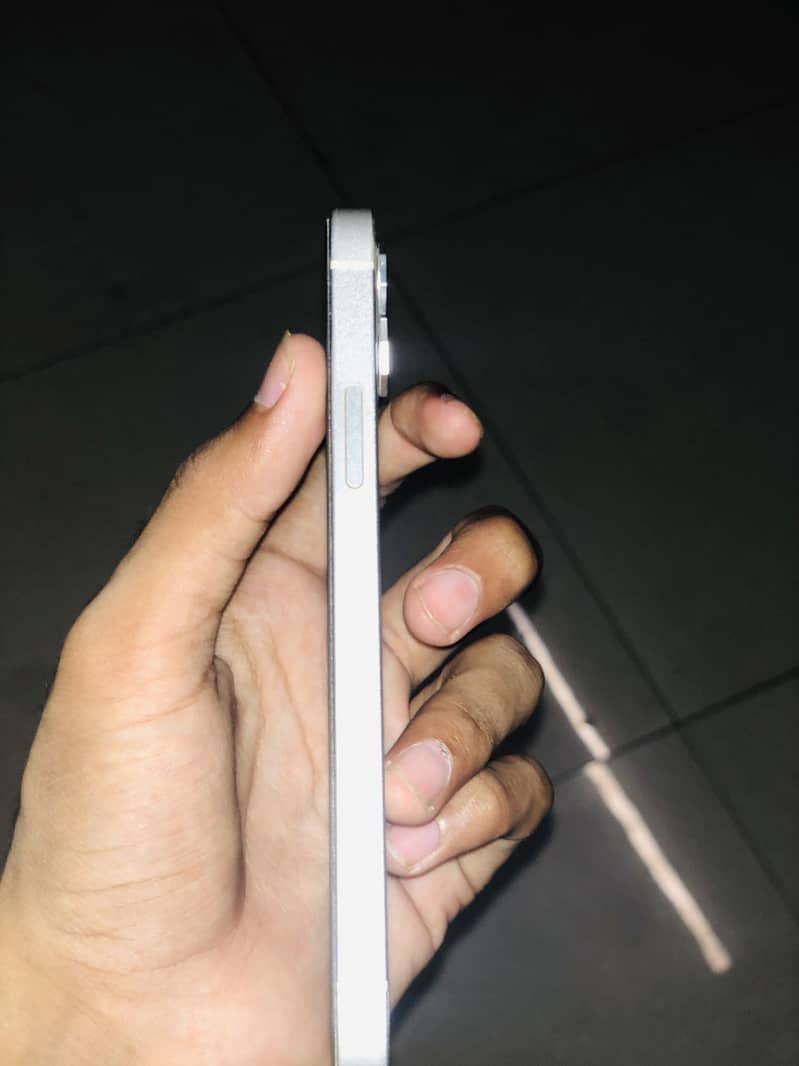 Apple iPhone 12 3