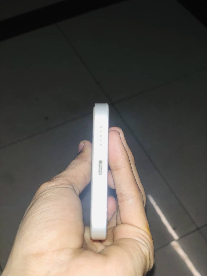 Apple iPhone 12 4