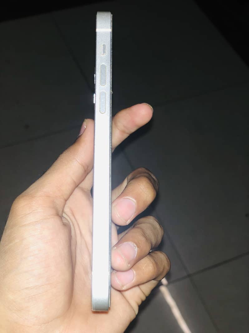 Apple iPhone 12 6
