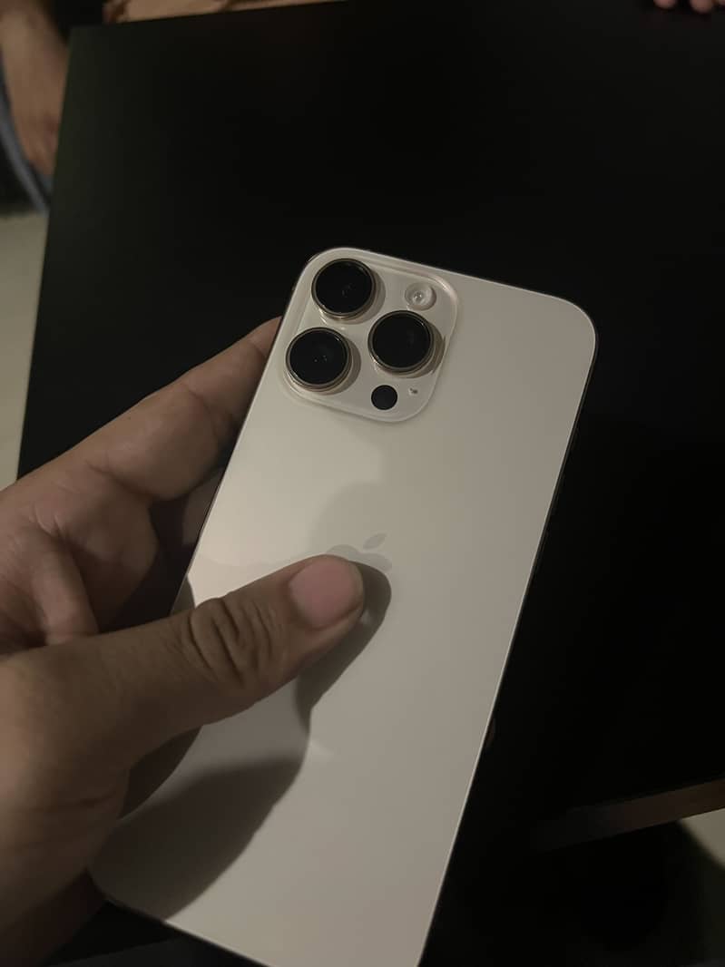 Apple iPhone 16 Pro Max 1