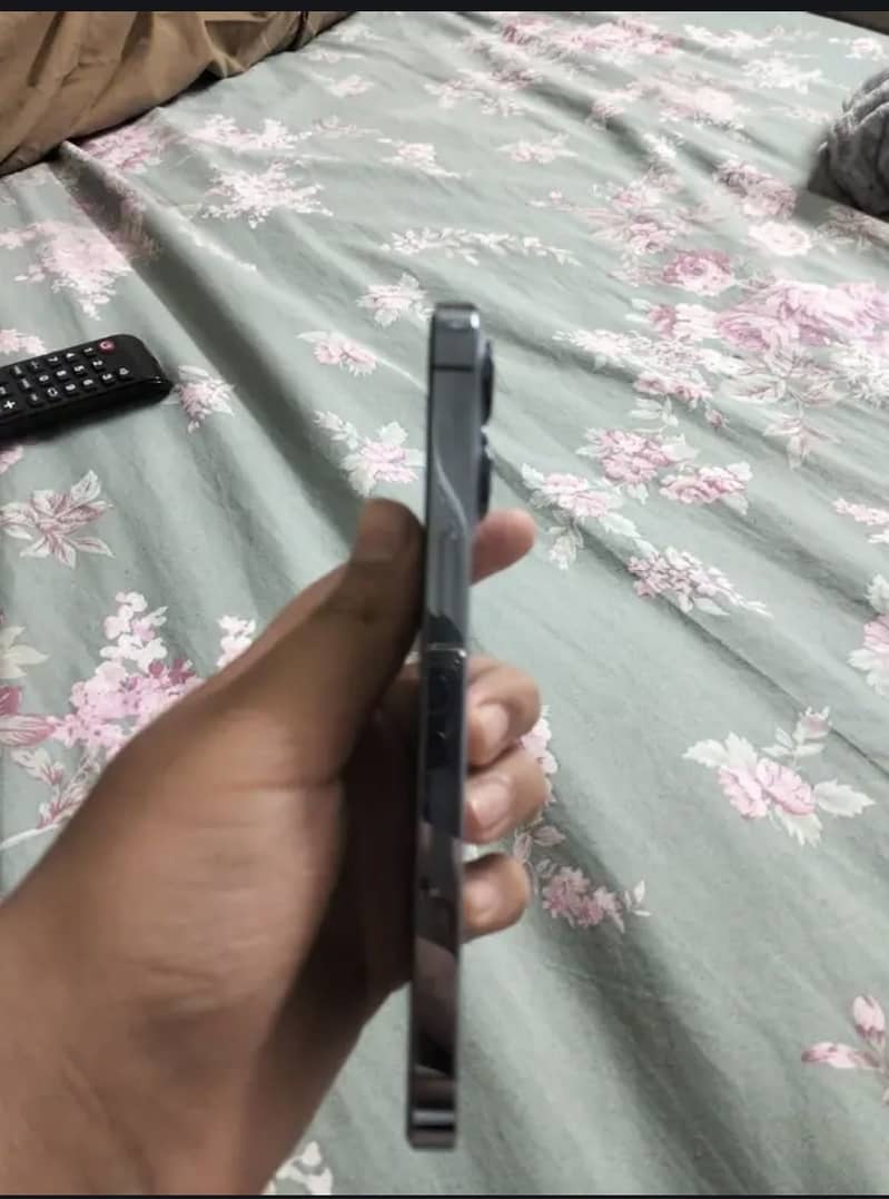 Apple iPhone 13 Pro 2