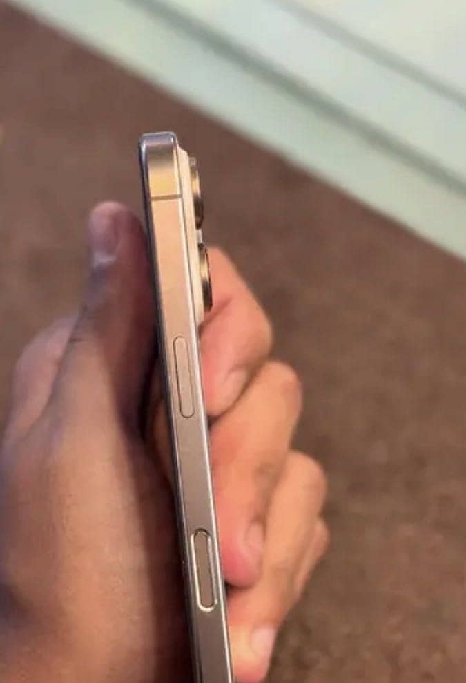 Apple iPhone 16 Pro 1