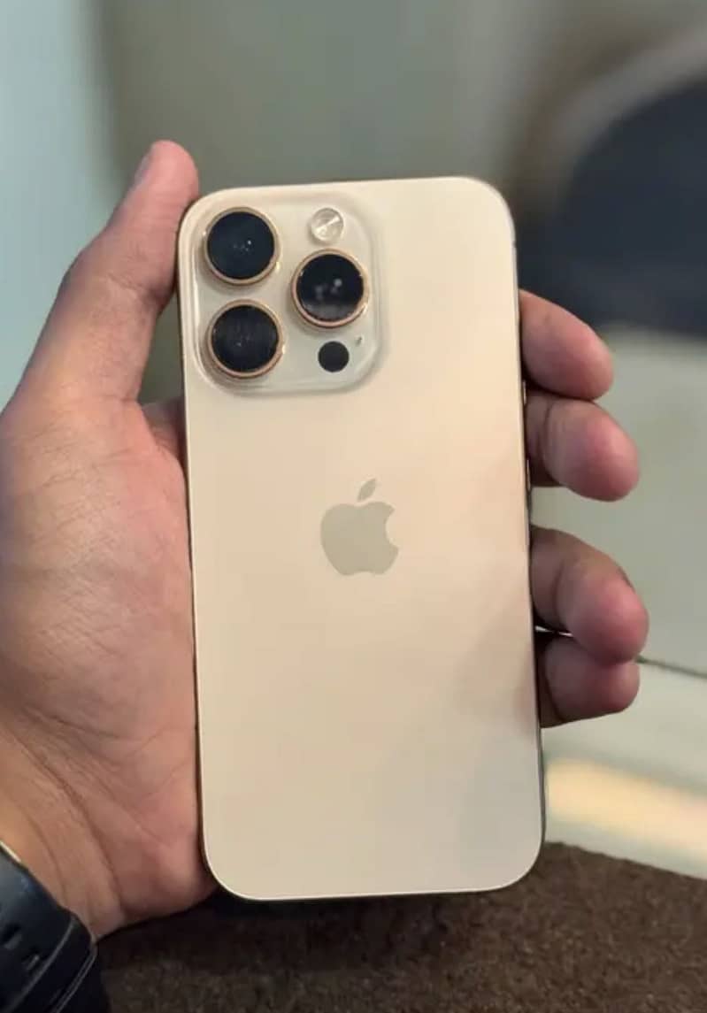 Apple iPhone 16 Pro 3