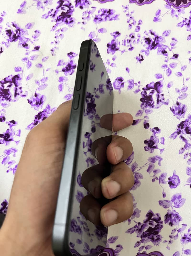 Apple iPhone 16 3