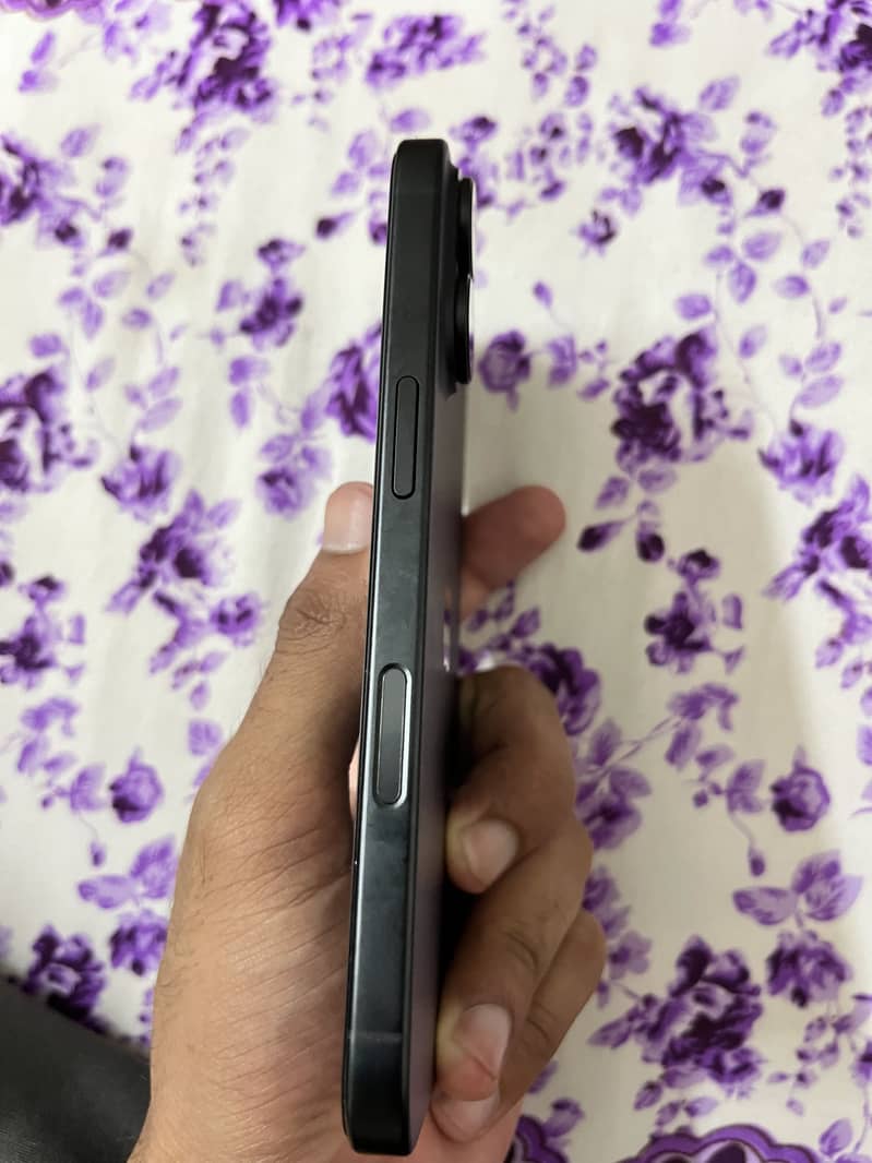 Apple iPhone 16 4