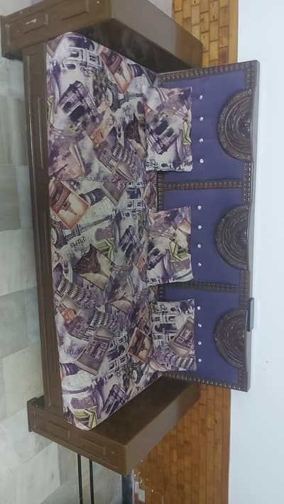 3 seater sofa set of wood condition 10/8