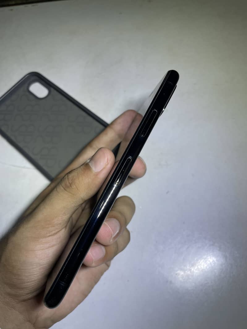 Apple iPhone X 4
