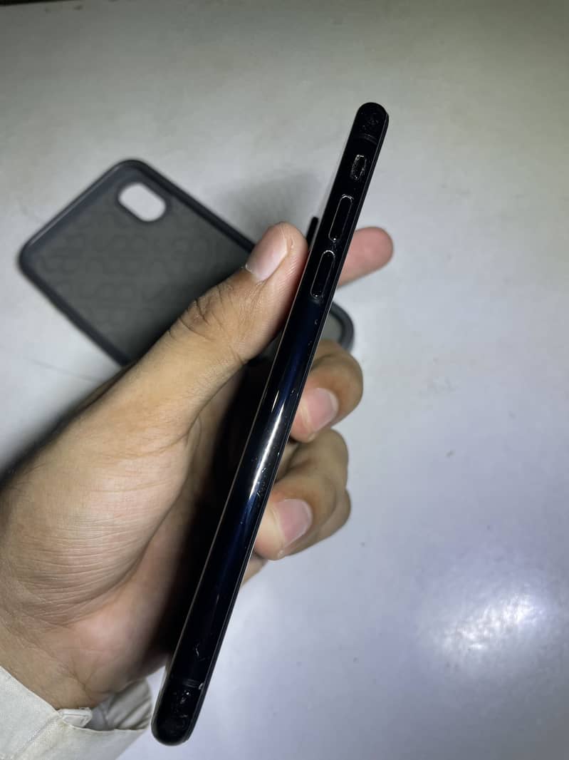 Apple iPhone X 5