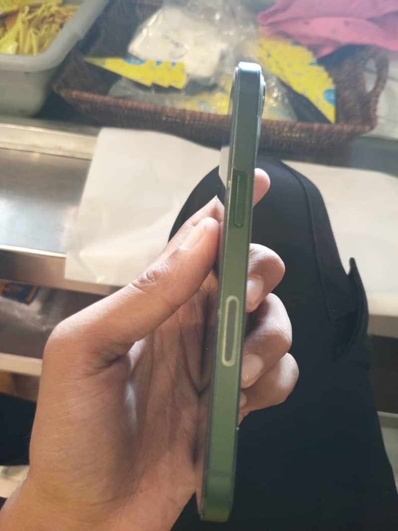 Apple iPhone 13 2