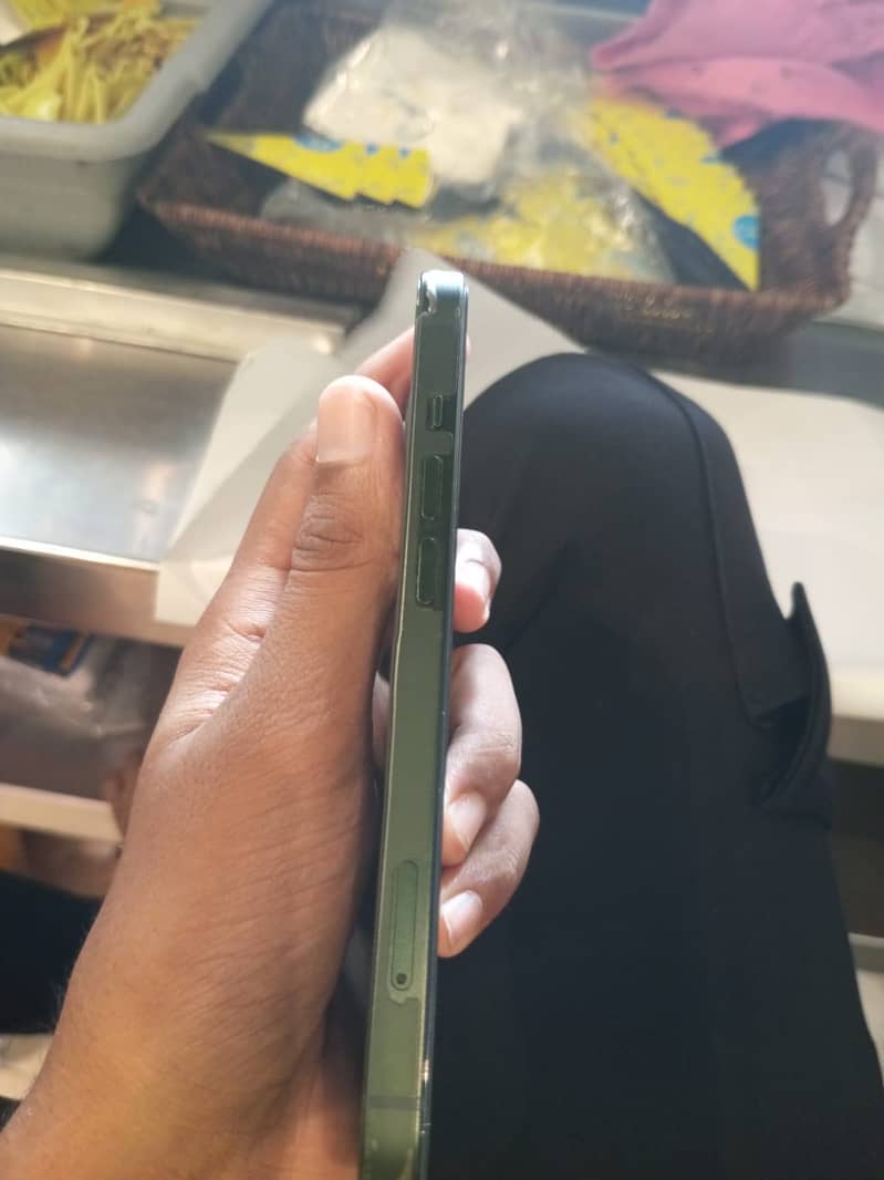Apple iPhone 13 7