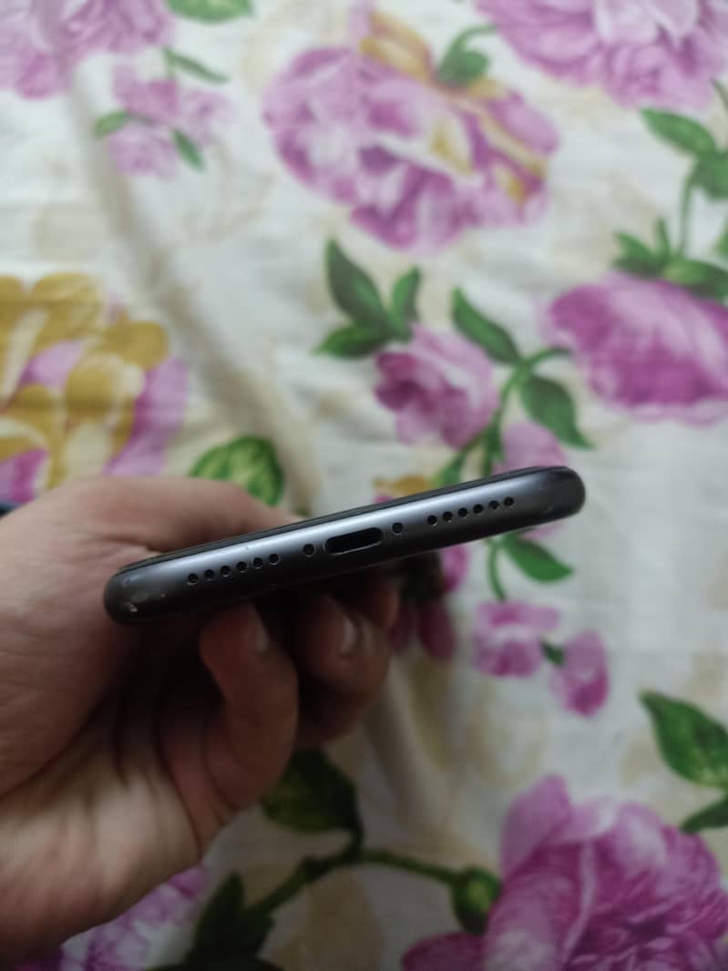 Apple iPhone 11 7