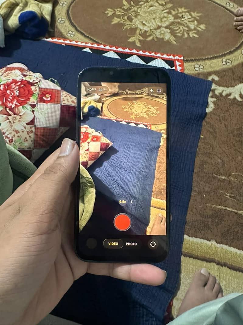 Apple iPhone 13 8
