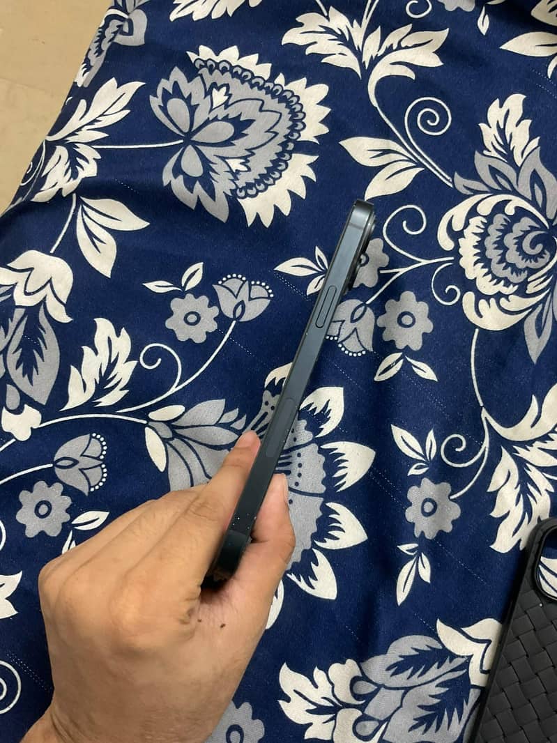 Apple iPhone 14 plus 3